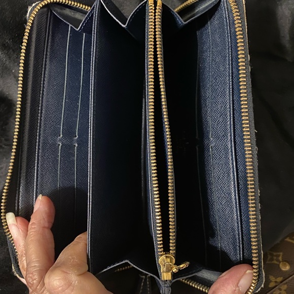 Louis Vuitton Monogram Zip-Around Wallet - Picture 6 of 13